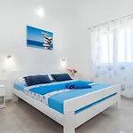 Gorgeous In With Wifi Apartman