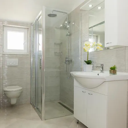 Awesome In With House Sea View 아파트