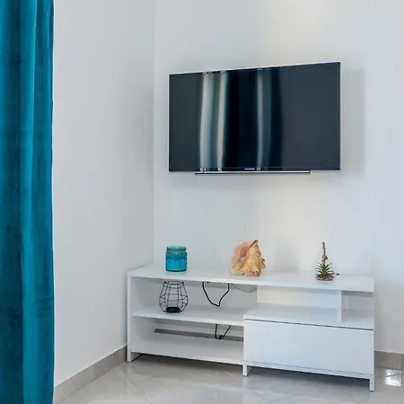 Awesome In With House Sea View 아파트
